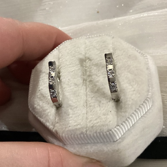 💕Minimalist Petite 925 Sterling Silver Diamond C Hoop Horseshoe Earrings - Picture 9 of 17